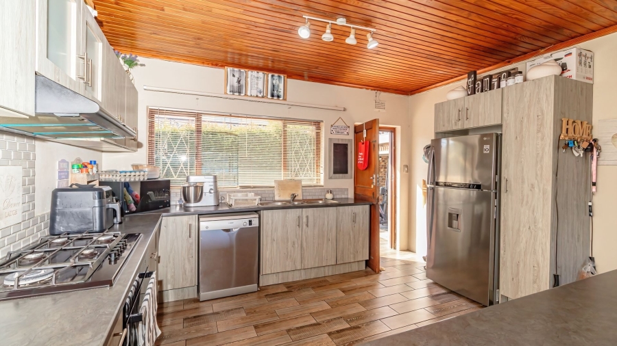 4 Bedroom Property for Sale in Knysna Central Western Cape